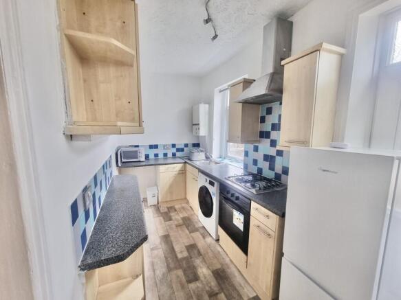 2 bed Terraced to rent Image 4