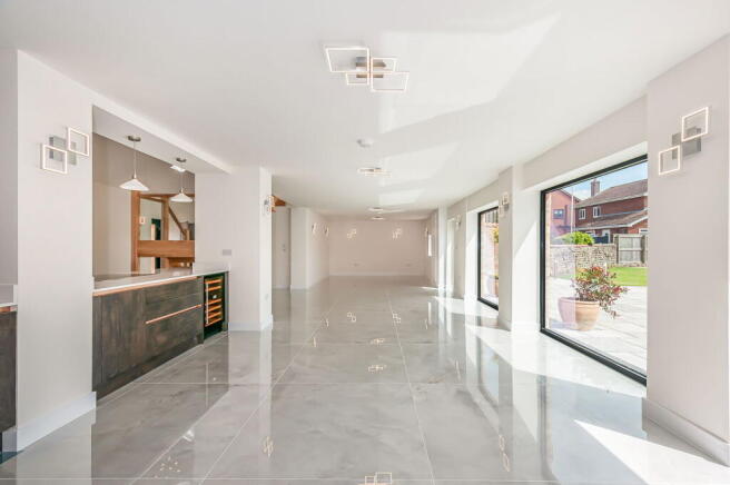 4 bed Detached for sale Image 9