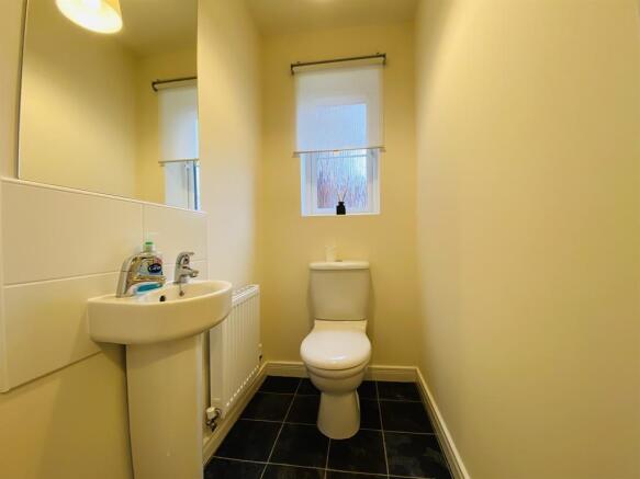 2 bed Semi-Detached to rent Image 5