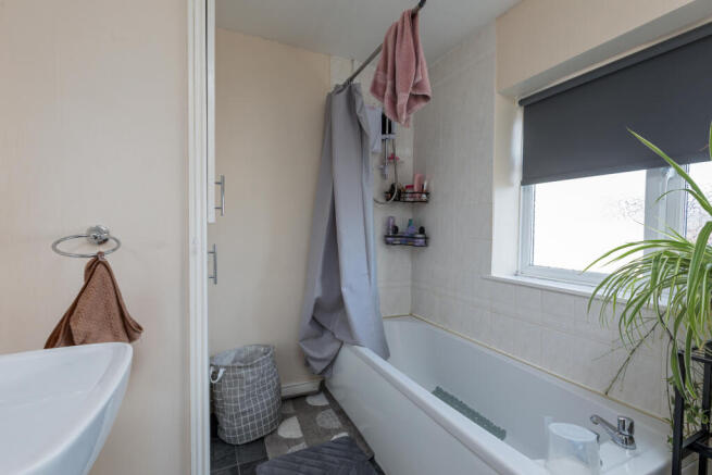 4 bed Flat for sale Image 12