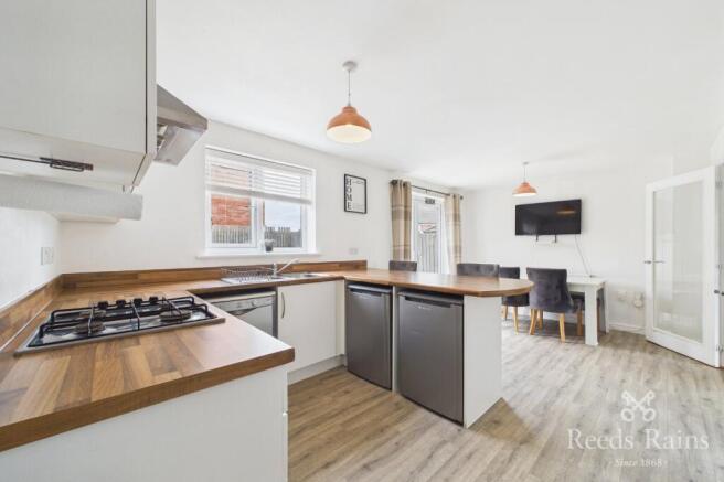 4 bed Detached for sale Image 6