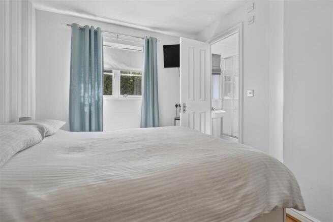3 bed Semi-Detached for sale Image 11