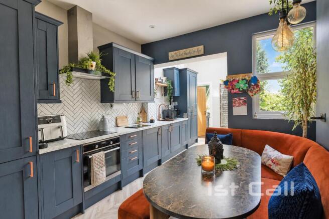 Kitchen/ Breakfast Room