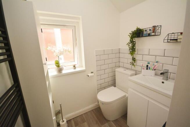 Shower room 2.jpg
