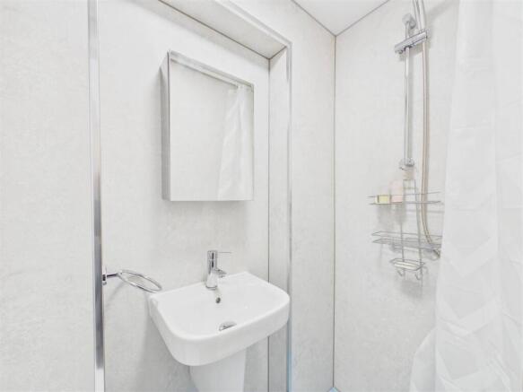 3 bed Semi-Detached for sale Image 6