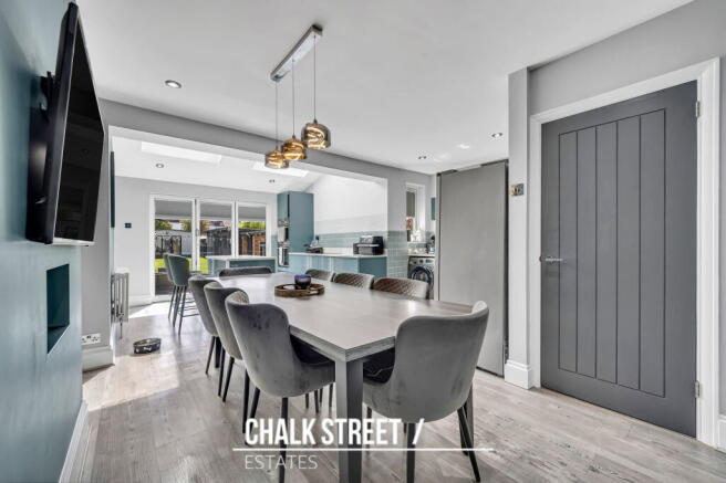 Park Crescent, Hornchurch, RM11 photo 4