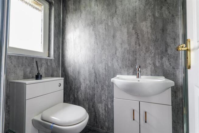 13- Ensuite.jpg