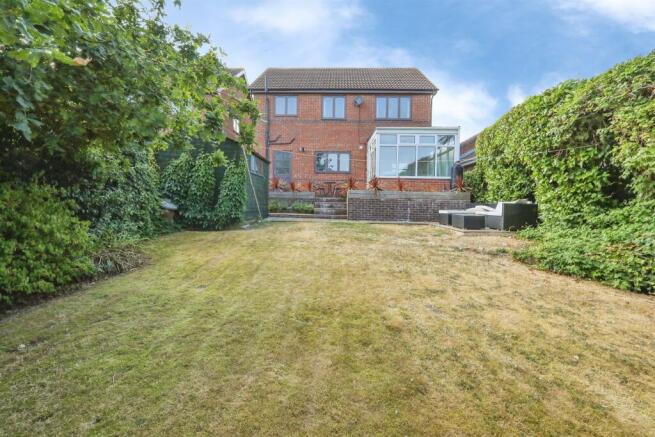 4 bed Detached for sale Image 10