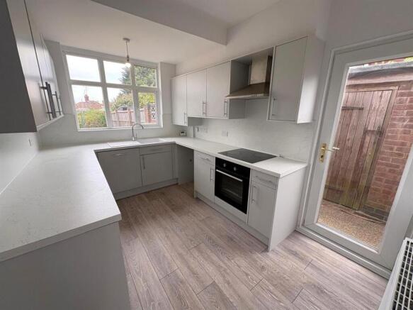 Kitchen 3.jpeg