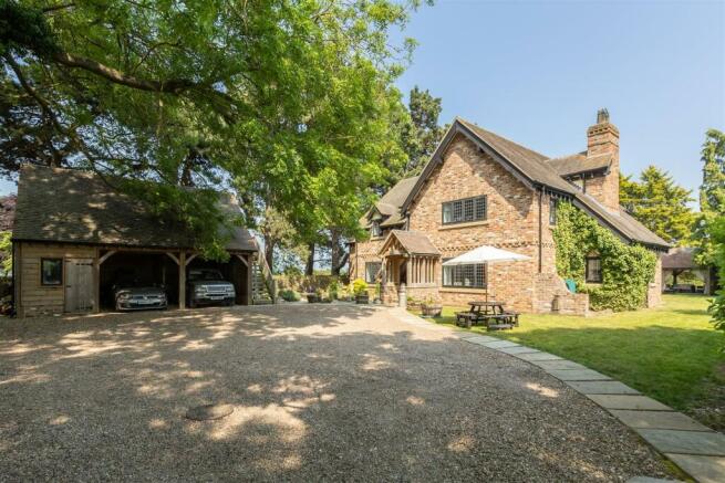 Overfield Lodge External-1.jpg