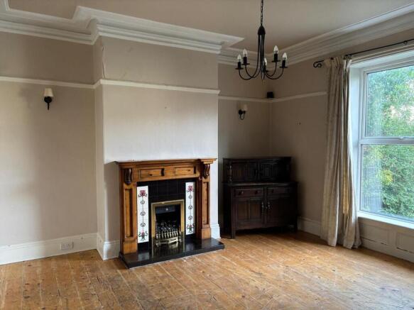 4 bed House for sale Image 4