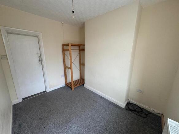 Bedroom 1 1.jpg