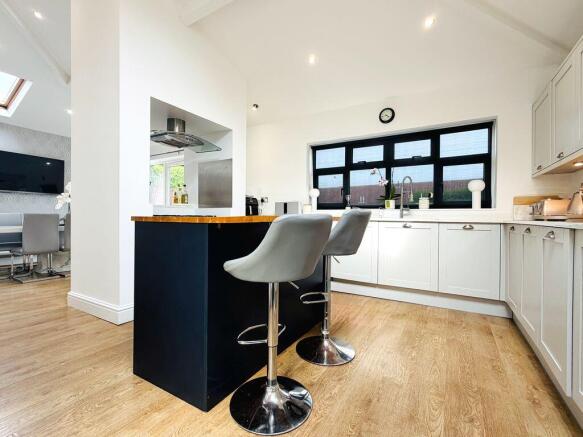 4 bed Semi-Detached for sale Image 12