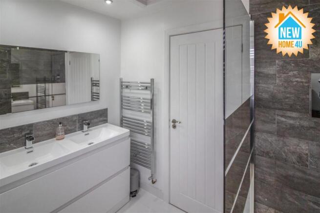 FAMILY BATHROOM: