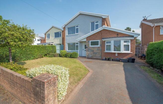 THE ACCOMMODATION COMPRISES: