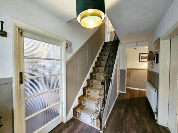 5 bed Detached for sale Image 6