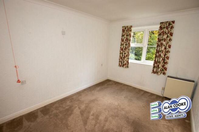 DOUBLE BEDROOM