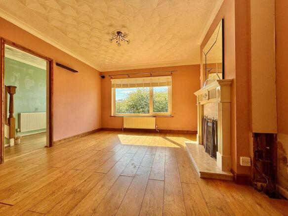 Elm Crescent, Mannamead, Plymouth. Spacious 3 Bed Semi in Prime Mannamead with Large Sunny Garden & Potential photo 4