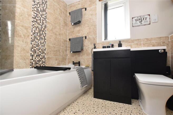 4 bed Detached for sale Image 10