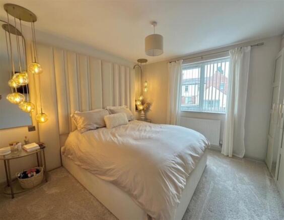 4 bed Semi-Detached to rent Image 9