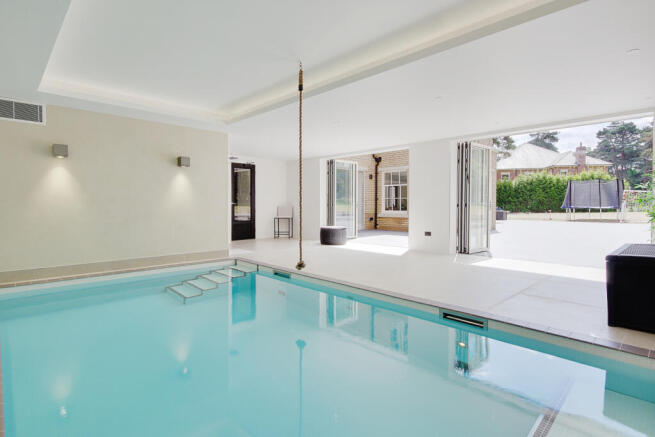 Avon Castle Drive, Ringwood, Dorset, BH24 photo 4