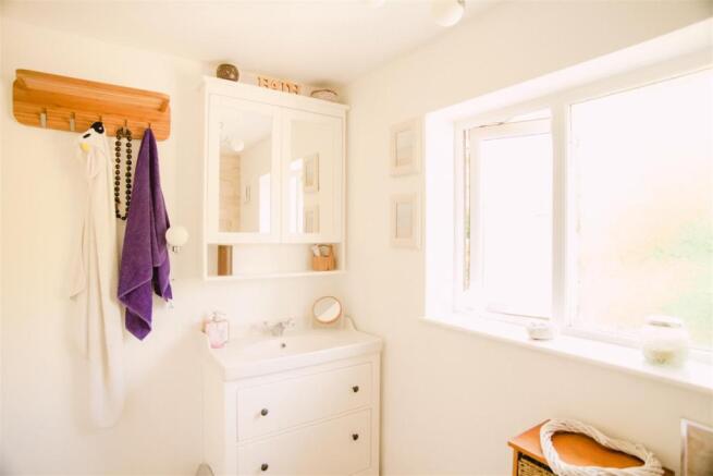14. Bathroom.jpg