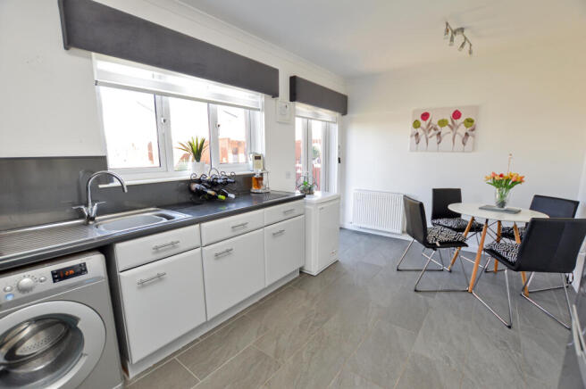 Kitchen/ Dining Room