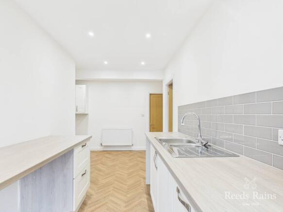 4 bed Bungalow for sale Image 4