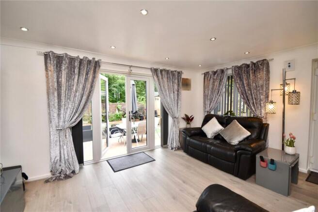 4 bed Semi-Detached for sale Image 6