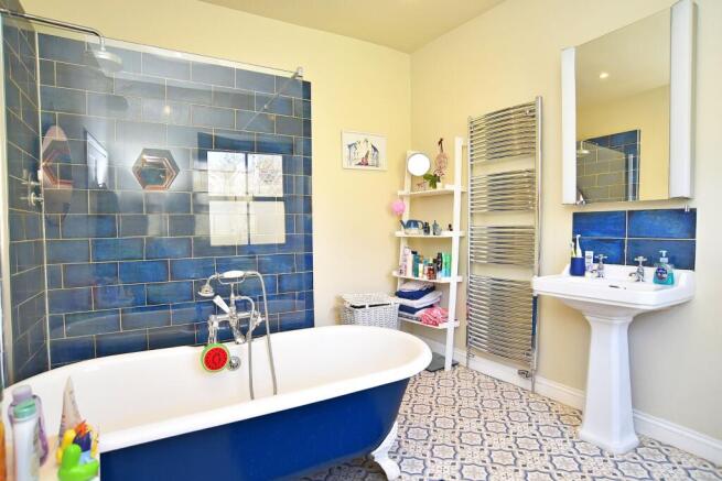 3 bed Town House for sale Image 9