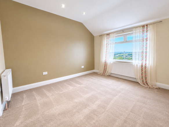 4 bed Semi-Detached for sale Image 9