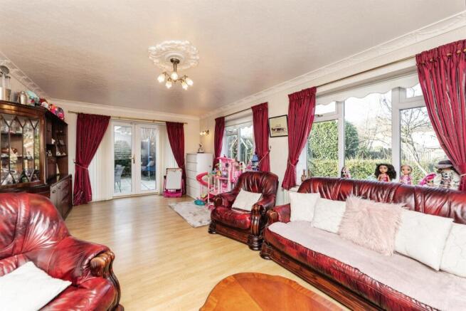 5 bed Detached for sale Image 10