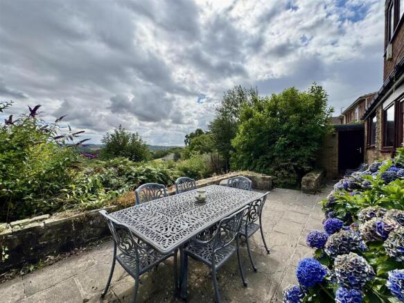 4 bed Detached Bungalow for sale Image 3