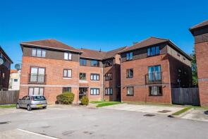 25, Oakfields, Camberley GU15 3BY