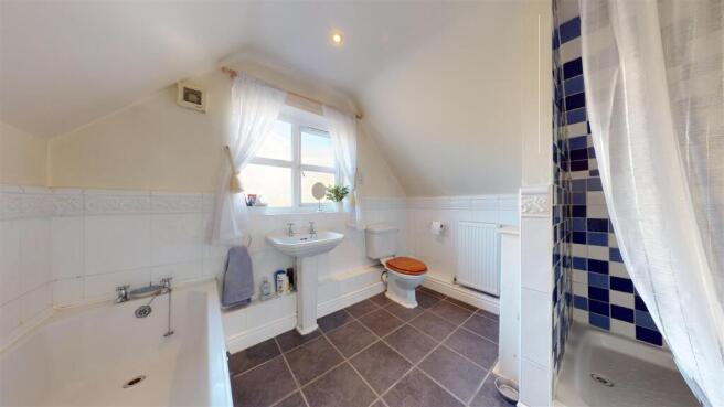 ENSUITE BATHROOM