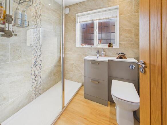 4 bed Semi-Detached Bungalow for sale Image 7