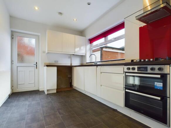 3 bed Semi-Detached to rent Image 6