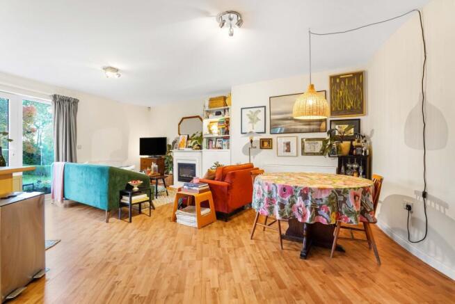 2 bed Flat to rent Image 4
