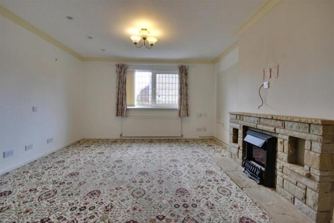 2 bed Semi-Detached Bungalow for sale Image 4