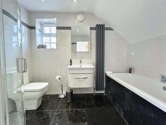 Master Bedroom En-Suite