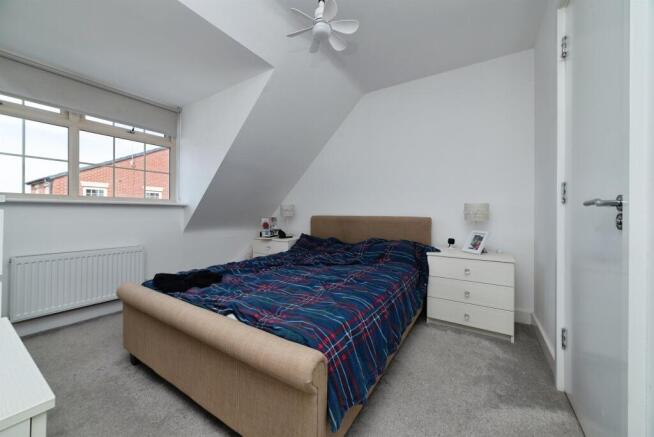 3 bed Town House for sale Image 11