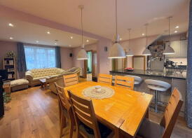2, Dunstable Close, Romford RM3 8JD
