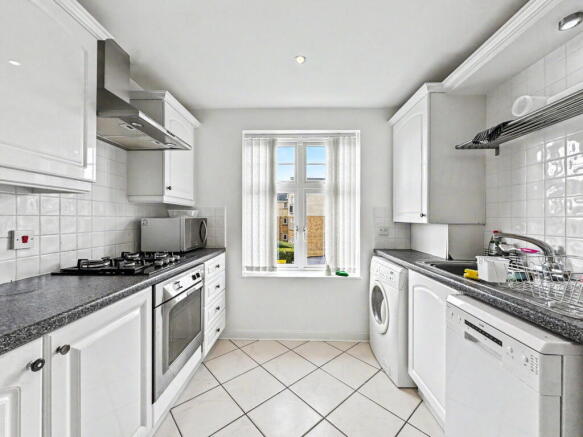 3 bed Apartment for sale Image 6