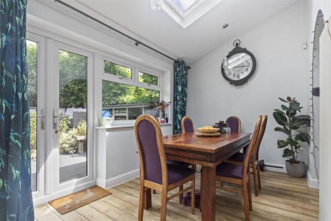 4 bed Semi-Detached for sale Image 9