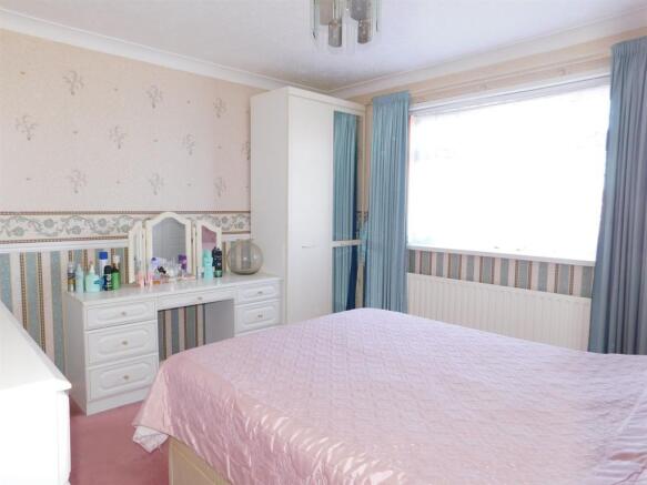 bedroom 1b