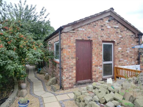 Garage/Workshop