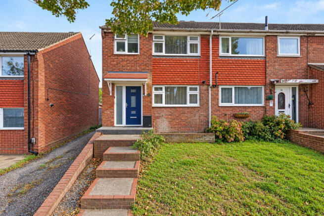 3-bed terraced on Watsons Hill, Sittingbourne, ME10, £270,000