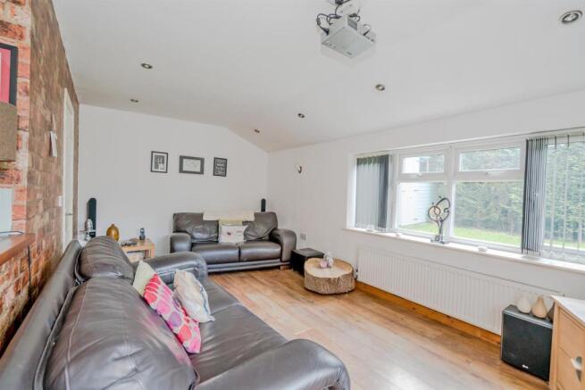 Wheatlands Close, Cannock, WS12 3XL-8.jpg