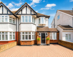 10, Tithe Walk, Mill Hill, London NW7 2QA