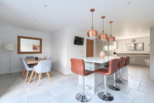 10 Hill Farm View...